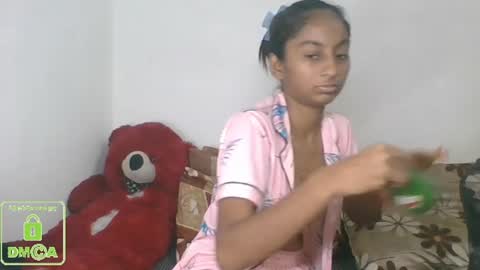 Snapshot of the_right_girl chatting on January 17, 8:13 am Suzan Sexy online show from January 17, 8:13 am