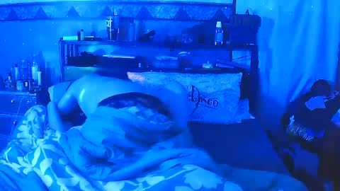 Snapshot of the_sam_ chatting on January 8, 4:12 am the_sam_ online show from January 8, 4:12 am