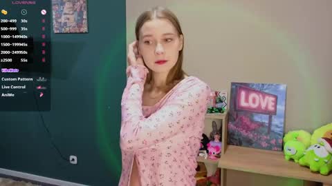 Vicky online show from May 3, 3:29 pm