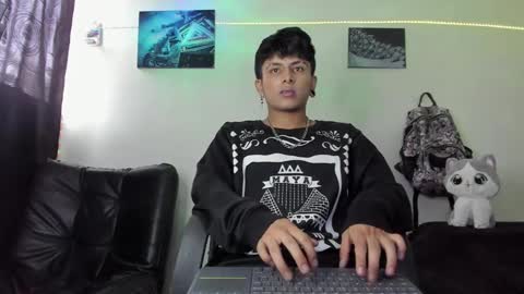 Snapshot of the_weed_guys chatting on December 20, 9:39 pm Danny online show from December 20, 9:39 pm