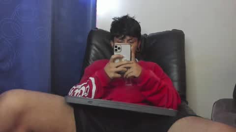 Snapshot of the_weed_guys chatting on January 5, 9:14 pm Danny online show from January 5, 9:14 pm