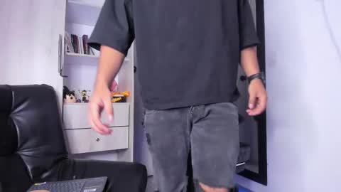 Snapshot of the_weed_guys chatting on November 9, 10:52 pm Danny online show from November 9, 10:52 pm