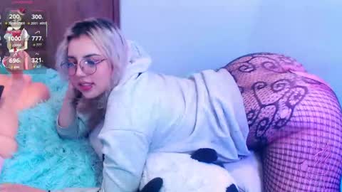 Snapshot of thea_aphros chatting on May 21, 9:11 pm Diosa Afrodita online show from May 21, 9:11 pm