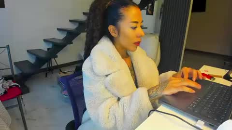 Snapshot of thebadwolf818 chatting on July 25, 11:30 am thebadwolf818 online show from July 25, 11:30 am