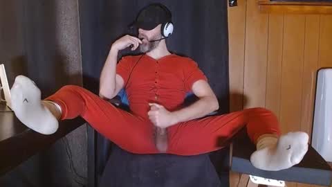 Snapshot of thebarefootgamer chatting on January 5, 6:24 pm Blue and Red online show from January 5, 6:24 pm