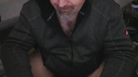 Snapshot of thebearking69 chatting on December 3, 7:10 am The Bear King online show from December 3, 7:10 am