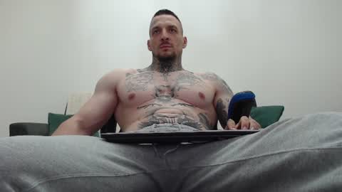 Snapshot of thebestmuscles chatting on June 27, 6:57 pm John online show from June 27, 6:57 pm