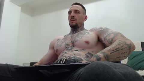 Snapshot of thebestmuscles chatting on July 16, 6:36 pm John online show from July 16, 6:36 pm