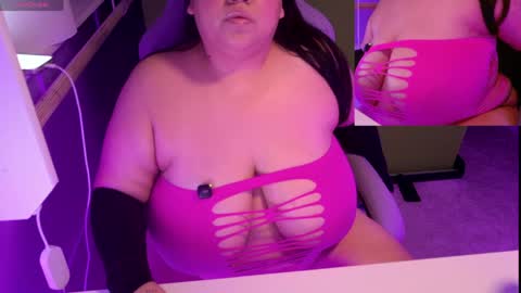 TheBouncingBetty online show from June 4, 6:47 pm