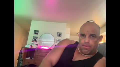 Snapshot of thebuzz777 chatting on October 6, 5:43 pm theBuzz777 online show from October 6, 5:43 pm