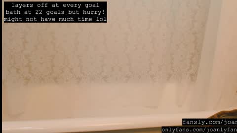 Snapshot of thecamwoman chatting on November 30, 9:08 pm Joan online show from November 30, 9:08 pm