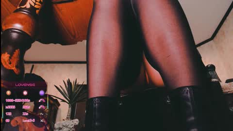 Snapshot of thecamwoman chatting on January 9, 10:22 pm Joan online show from January 9, 10:22 pm