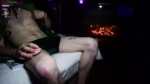 Snapshot of thecarrguyy chatting on October 31, 9:54 am Thatcarrguyy online show from October 31, 9:54 am