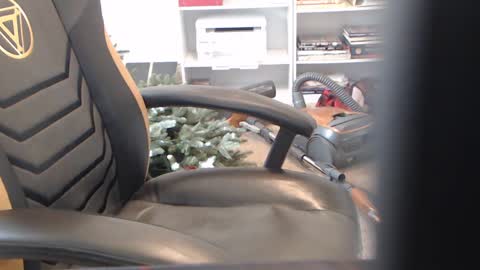 Snapshot of thedestion chatting on January 2, 2:35 pm Destion online show from January 2, 2:35 pm