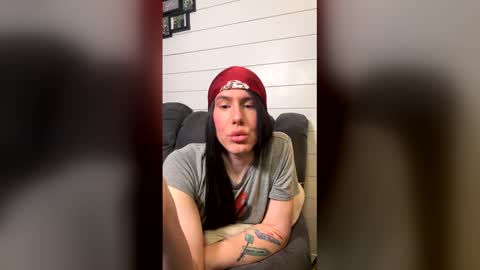 Snapshot of thedolllee25 chatting on February 23, 1:58 am thedolllee25 online show from February 23, 1:58 am