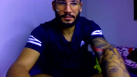 Snapshot of thedragonboyxxx chatting on February 5, 4:50 am thedragonboyxxx online show from February 5, 4:50 am