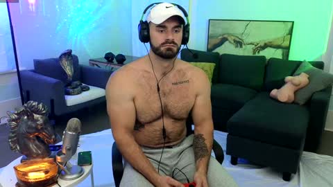 Snapshot of theeestallion33 chatting on December 1, 8:20 pm The Stallion online show from December 1, 8:20 pm