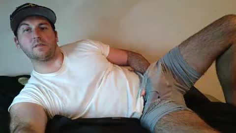 Snapshot of theetwohander chatting on May 5, 3:58 am Theetwohander online show from May 5, 3:58 am
