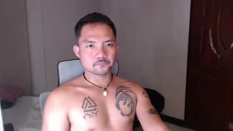 Snapshot of thefriskyasian chatting on December 2, 6:43 pm Jaycee online show from December 2, 6:43 pm