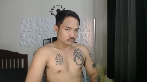 Snapshot of thefriskyasian chatting on December 25, 1:30 pm Jaycee online show from December 25, 1:30 pm