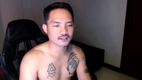 Snapshot of thefriskyasian chatting on January 10, 1:41 pm Jaycee online show from January 10, 1:41 pm