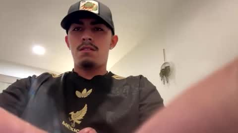 Snapshot of theglorious2002 chatting on September 15, 4:12 am theglorious2002 online show from September 15, 4:12 am