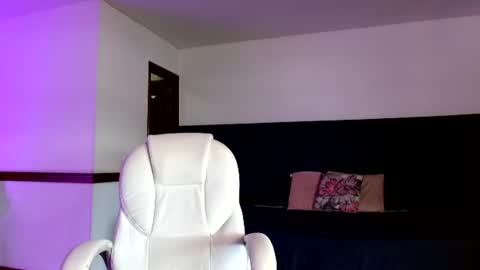 Snapshot of thegodmother_gh chatting on June 14, 7:27 pm Peyton online show from June 14, 7:27 pm