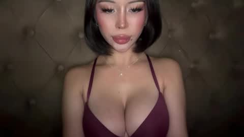 Elle  dont forget to folloW me and thumbs up online show from March 4, 2:45 pm