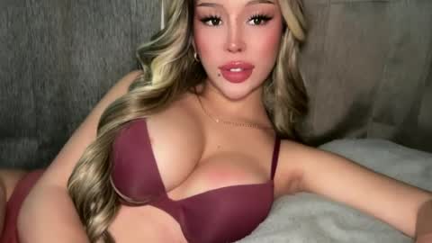 Snapshot of thegreat_legacy chatting on July 14, 11:05 am Elle dont forget to folloW me and thumbs up online show from July 14, 11:05 am