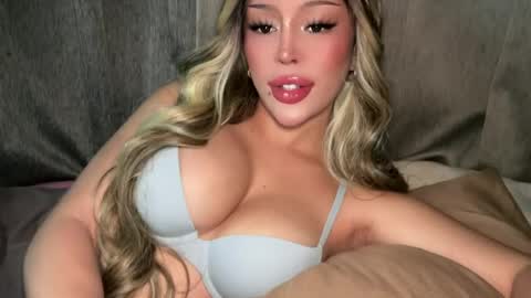 Snapshot of thegreat_legacy chatting on July 17, 4:30 am Elle dont forget to folloW me and thumbs up online show from July 17, 4:30 am