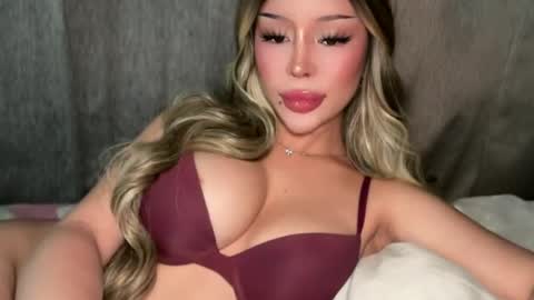 Snapshot of thegreat_legacy chatting on July 23, 4:32 am Elle dont forget to folloW me and thumbs up online show from July 23, 4:32 am