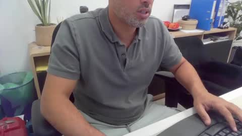 Snapshot of thehardcock2025 chatting on December 1, 3:28 pm thehardcock2025 online show from December 1, 3:28 pm