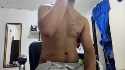 Snapshot of thehousedog chatting on February 4, 10:32 am thehousedog online show from February 4, 10:32 am