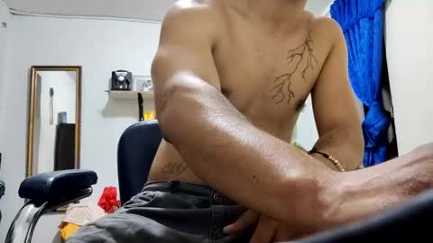 Snapshot of thehousedog chatting on February 5, 3:45 am thehousedog online show from February 5, 3:45 am