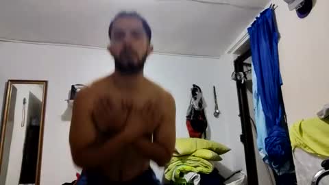 Snapshot of thehousedog chatting on February 6, 12:43 am thehousedog online show from February 6, 12:43 am