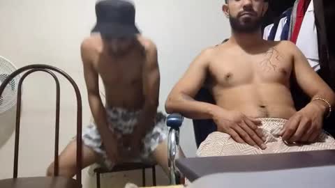 Snapshot of thehousedog chatting on February 6, 6:51 am thehousedog online show from February 6, 6:51 am