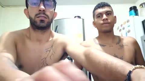 Snapshot of thehousedog chatting on February 11, 1:10 am thehousedog online show from February 11, 1:10 am