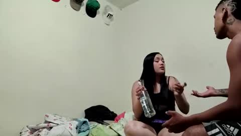 Snapshot of thehousedog chatting on February 23, 8:39 am thehousedog online show from February 23, 8:39 am