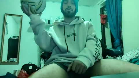 Snapshot of thehousedog chatting on February 24, 1:46 am thehousedog online show from February 24, 1:46 am