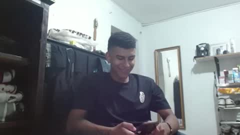 Snapshot of thehousedog chatting on March 2, 9:31 am thehousedog online show from March 2, 9:31 am