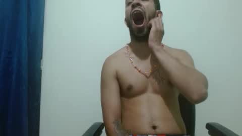 Snapshot of thehousedog chatting on September 10, 11:32 am thehousedog online show from September 10, 11:32 am