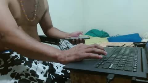 Snapshot of thehousedog chatting on September 23, 4:26 am thehousedog online show from September 23, 4:26 am