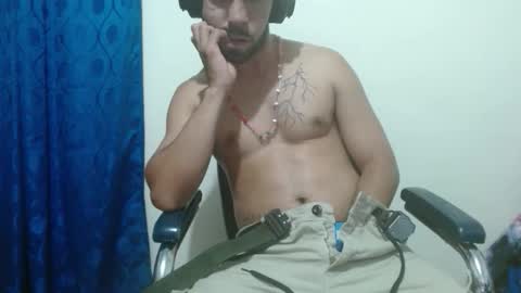 Snapshot of thehousedog chatting on October 20, 2:56 am thehousedog online show from October 20, 2:56 am