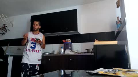 Snapshot of thehousedog chatting on December 4, 2:15 pm thehousedog online show from December 4, 2:15 pm