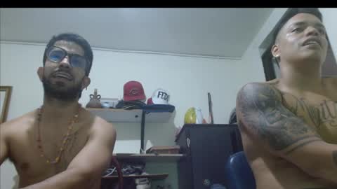 Snapshot of thehousedog chatting on June 1, 9:38 pm thehousedog online show from June 1, 9:38 pm
