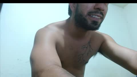 Snapshot of thehousedog chatting on June 3, 2:47 am thehousedog online show from June 3, 2:47 am