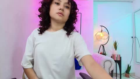 Snapshot of theia_moon_ chatting on December 22, 12:38 pm Theia online show from December 22, 12:38 pm