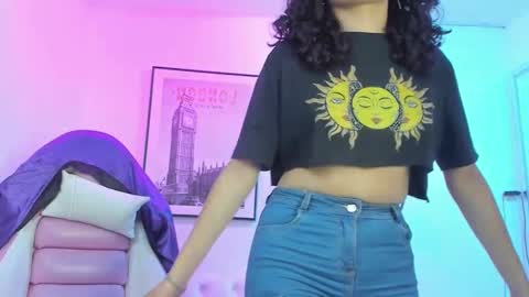 Snapshot of theia_moon_ chatting on February 9, 12:30 pm Theia online show from February 9, 12:30 pm