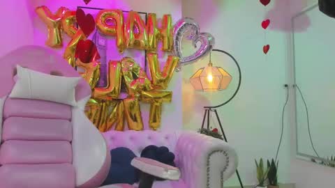 Snapshot of theia_moon_ chatting on February 18, 1:00 pm Theia online show from February 18, 1:00 pm