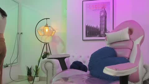 Snapshot of theia_moon_ chatting on February 22, 12:40 pm Theia online show from February 22, 12:40 pm